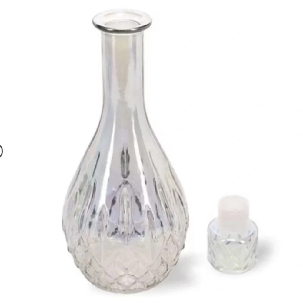 NEW! Elegant Wine Decanter in Cut Glass with Iridescent Finish